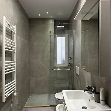 Noia Blloku * Тирана