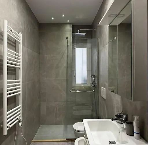 Noia Blloku * Тирана